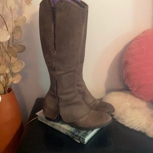 Donald Pliner boots, taupe brown, great condition, hardly worn.